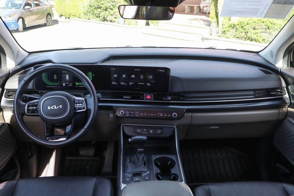 Used 2025 Kia Carnival image 27