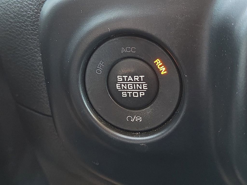 Used 2021 Jeep Wrangler Unlimited Sahara w/ Cold Weather Group AWD/4WD image 28
