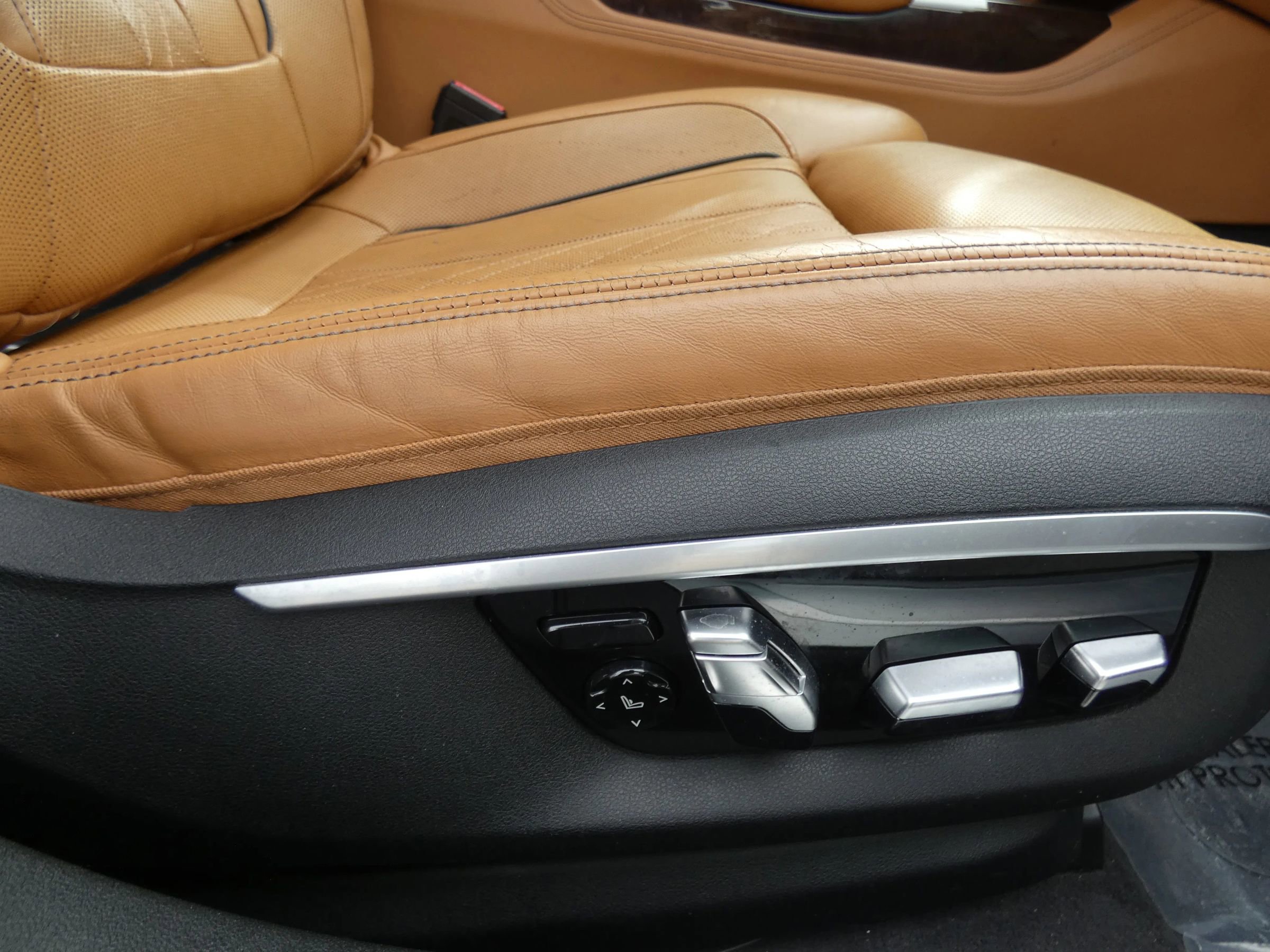 Used 2016 BMW 750i xDrive image 34