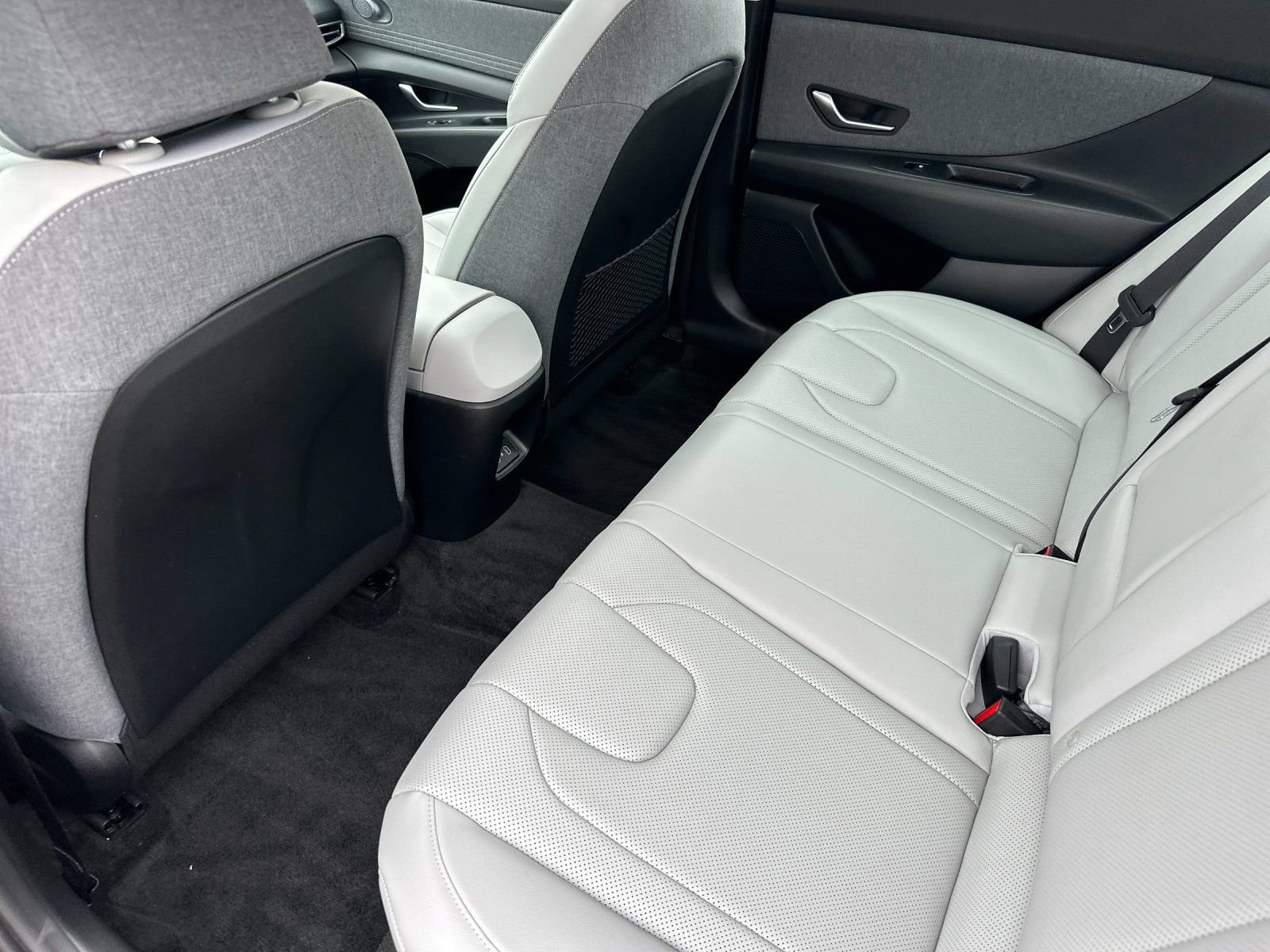 Used 2024 Hyundai Elantra Limited FWD image 14