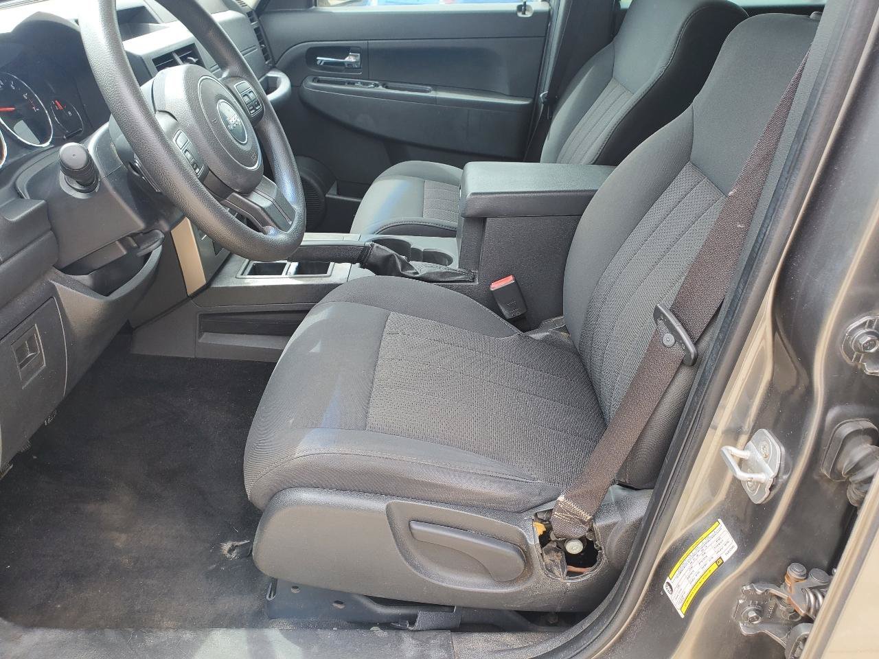 Used 2012 Jeep Liberty Sport RWD image 15