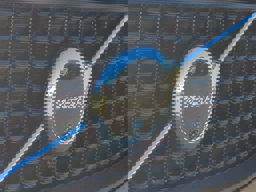 Used 2024 Volvo XC60 B5 Plus w/ Protection Package Premier image 11