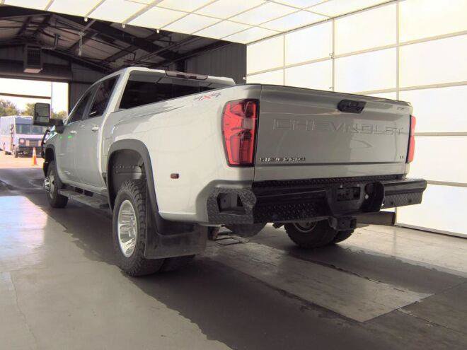 Used 2022 Chevrolet Silverado 3500 LT w/ Convenience Package AWD/4WD image 8