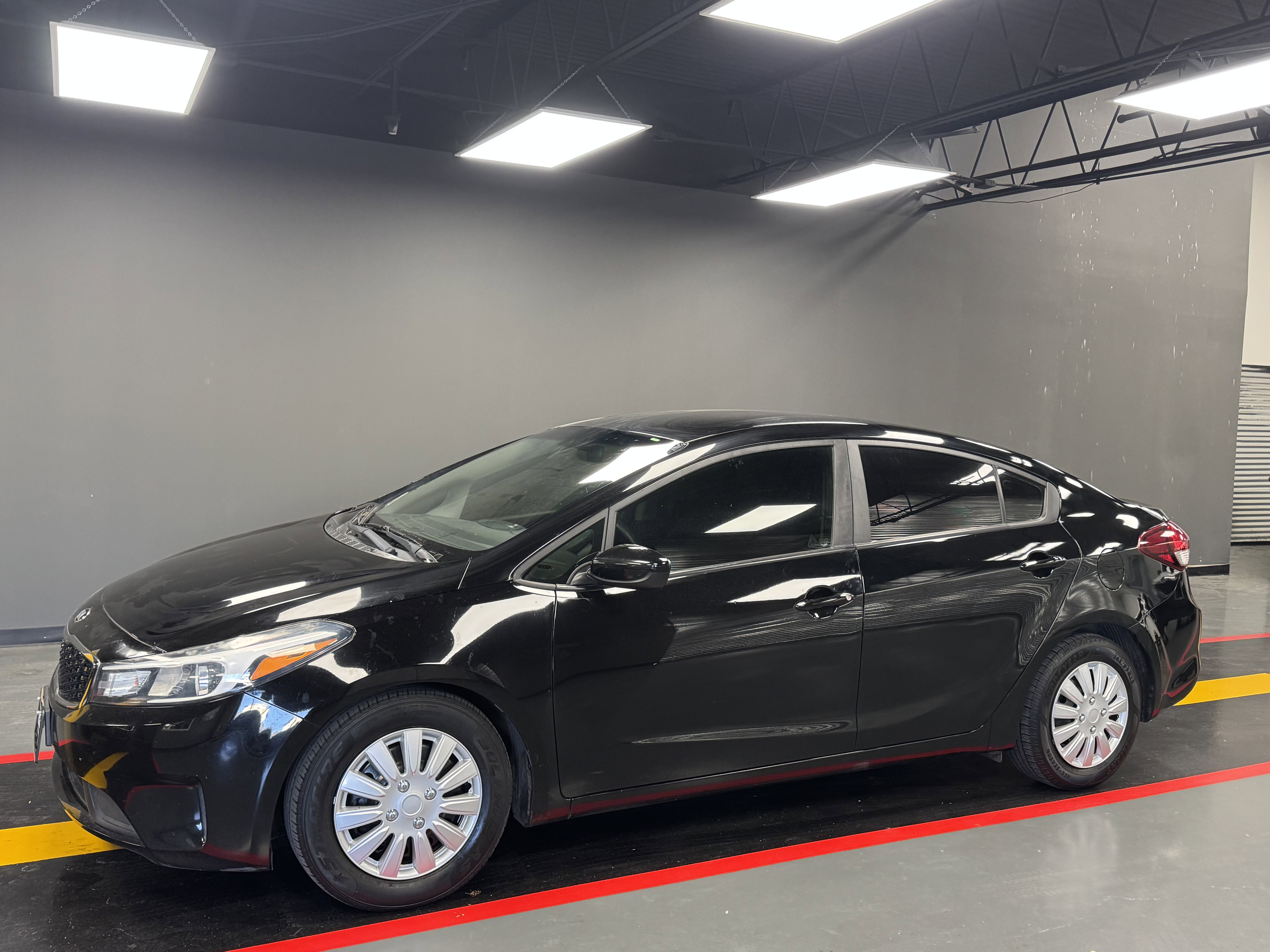 Used 2018 Kia Forte LX image 3