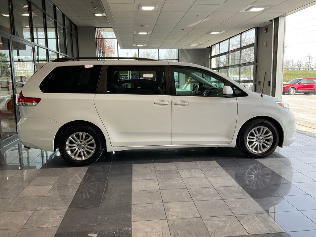 Used 2012 Toyota Sienna XLE image 6