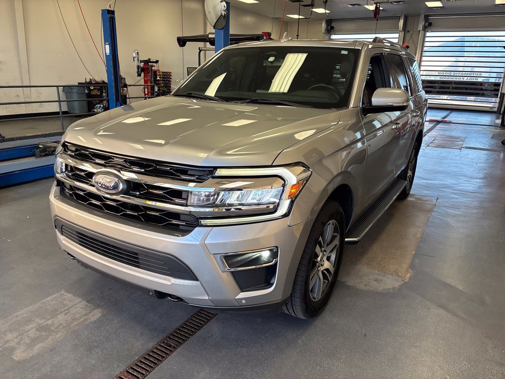 Used 2022 Ford Expedition Limited AWD/4WD image 2