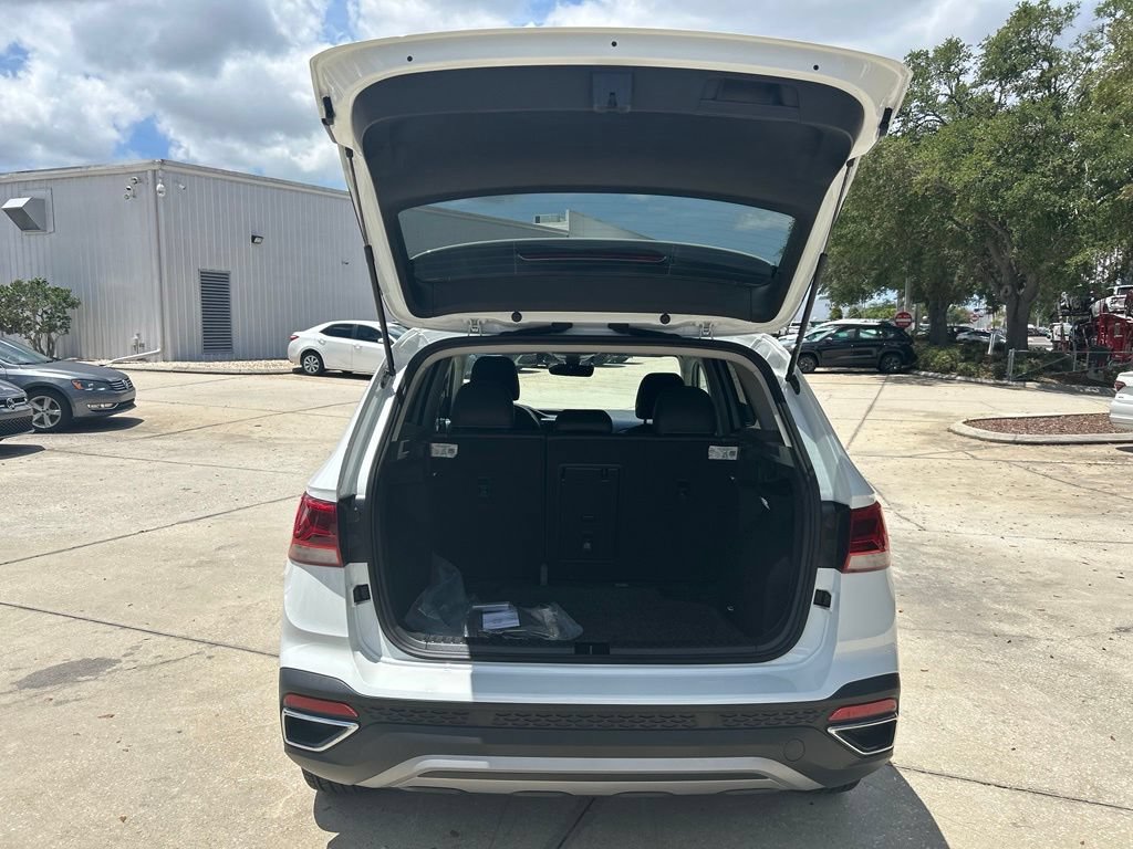 Used 2024 Volkswagen Taos SE FWD image 37