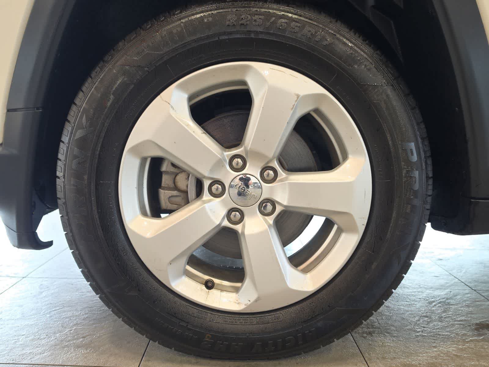 Used 2018 Jeep Compass Latitude w/ Popular Equipment Group FWD image 13