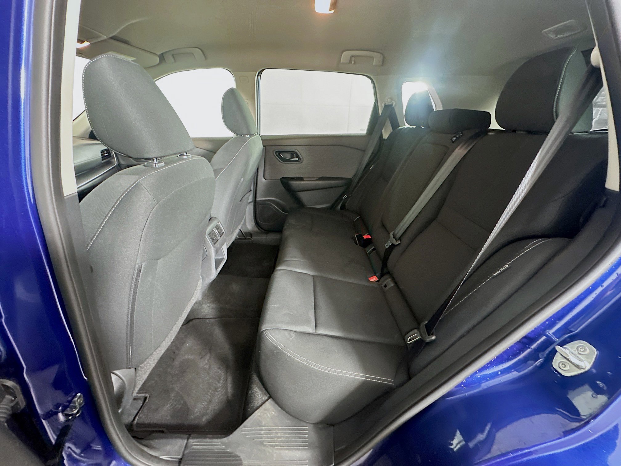 Used 2023 Nissan Rogue S AWD/4WD image 26