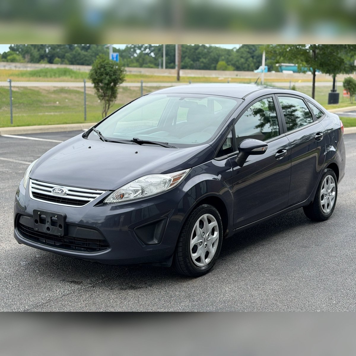 Used 2013 Ford Fiesta SE FWD image 4