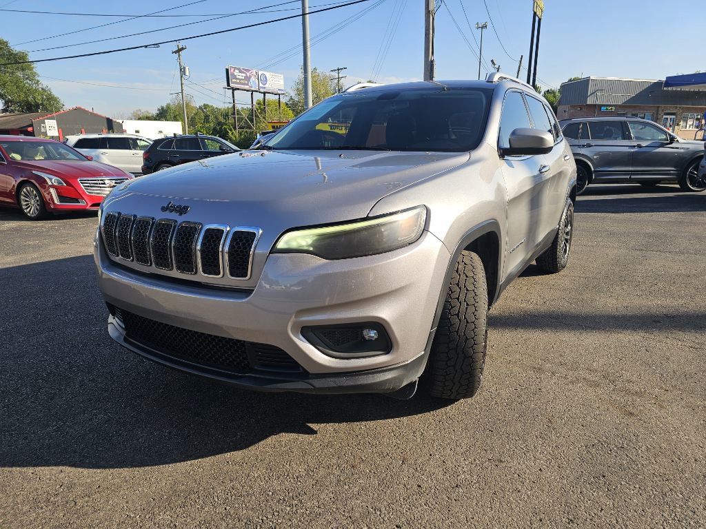 Used 2019 Jeep Cherokee Latitude w/ Popular Appearance Group image 4