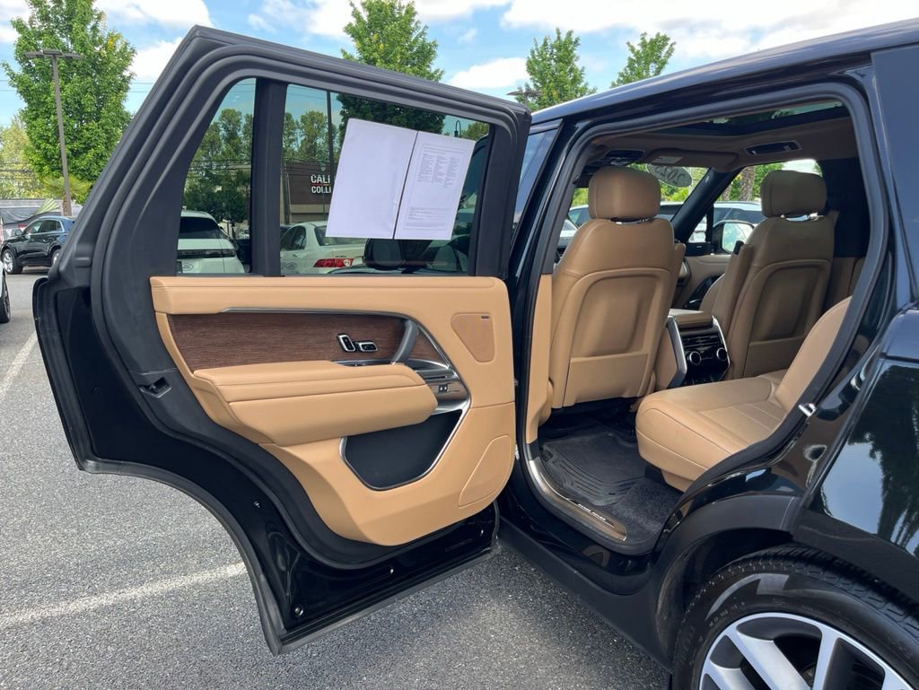 Certified 2025 Land Rover Range Rover Long Wheelbase SE AWD/4WD image 7
