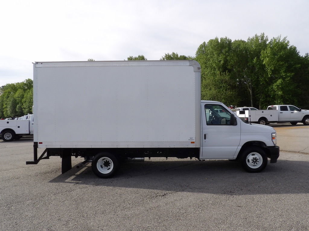 Used 2024 Ford E-350 and Econoline 350 Super Duty w/ Driver's Safety Package RWD image 9