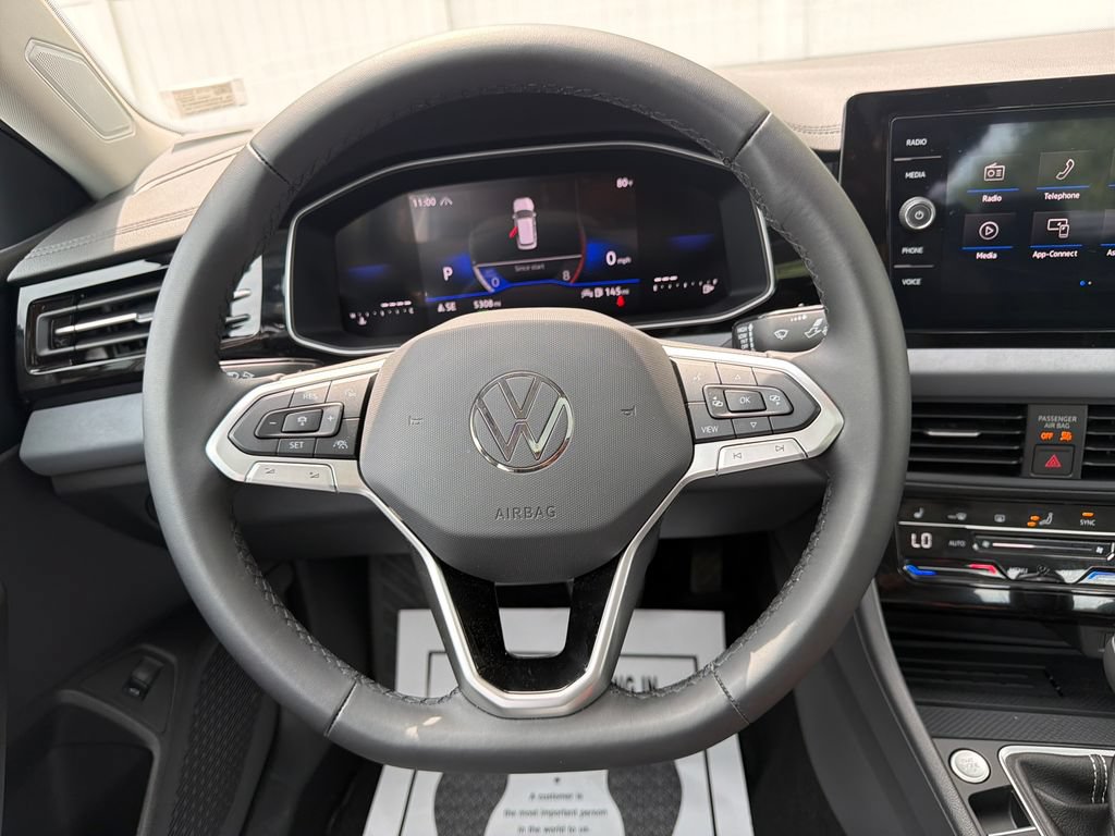 Used 2025 Volkswagen Jetta SE w/ Sunroof Package FWD image 16