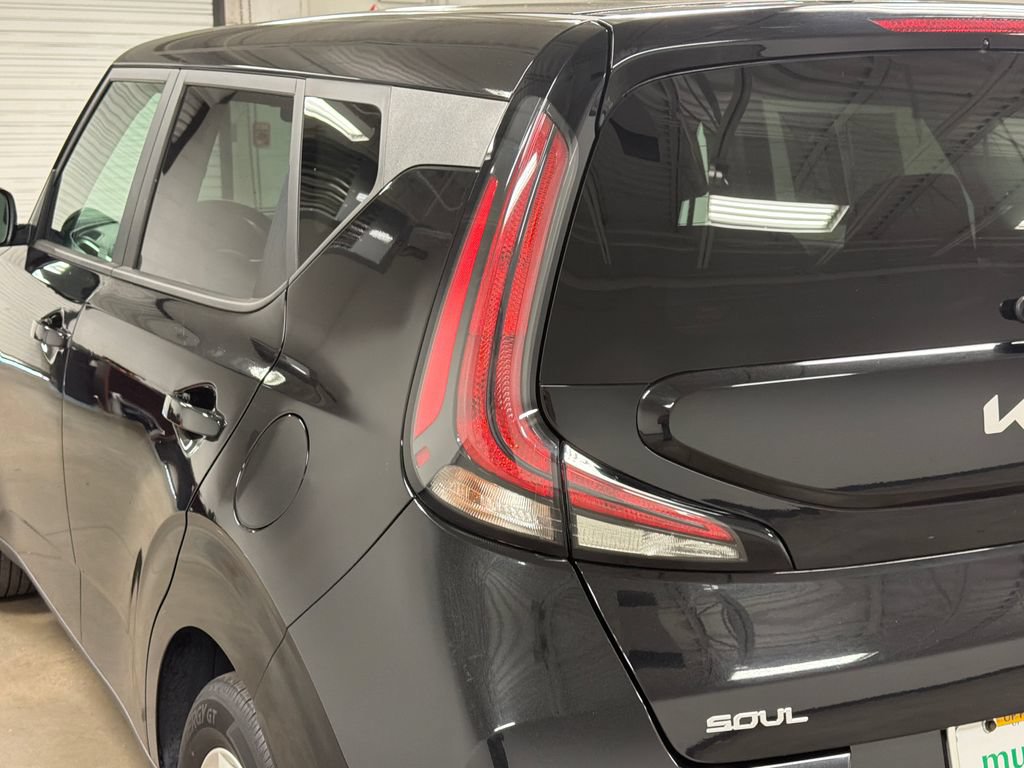 Used 2025 Kia Soul LX w/ LX Technology Package FWD image 15