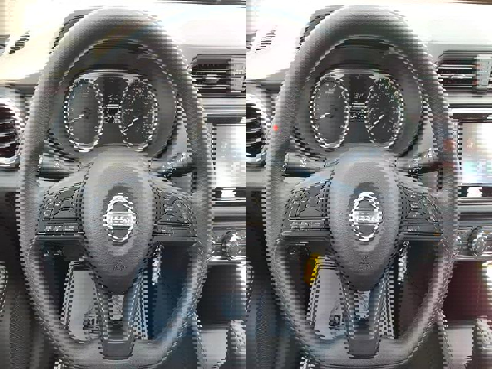 Used 2025 Nissan Versa S w/ Trunk Package image 20