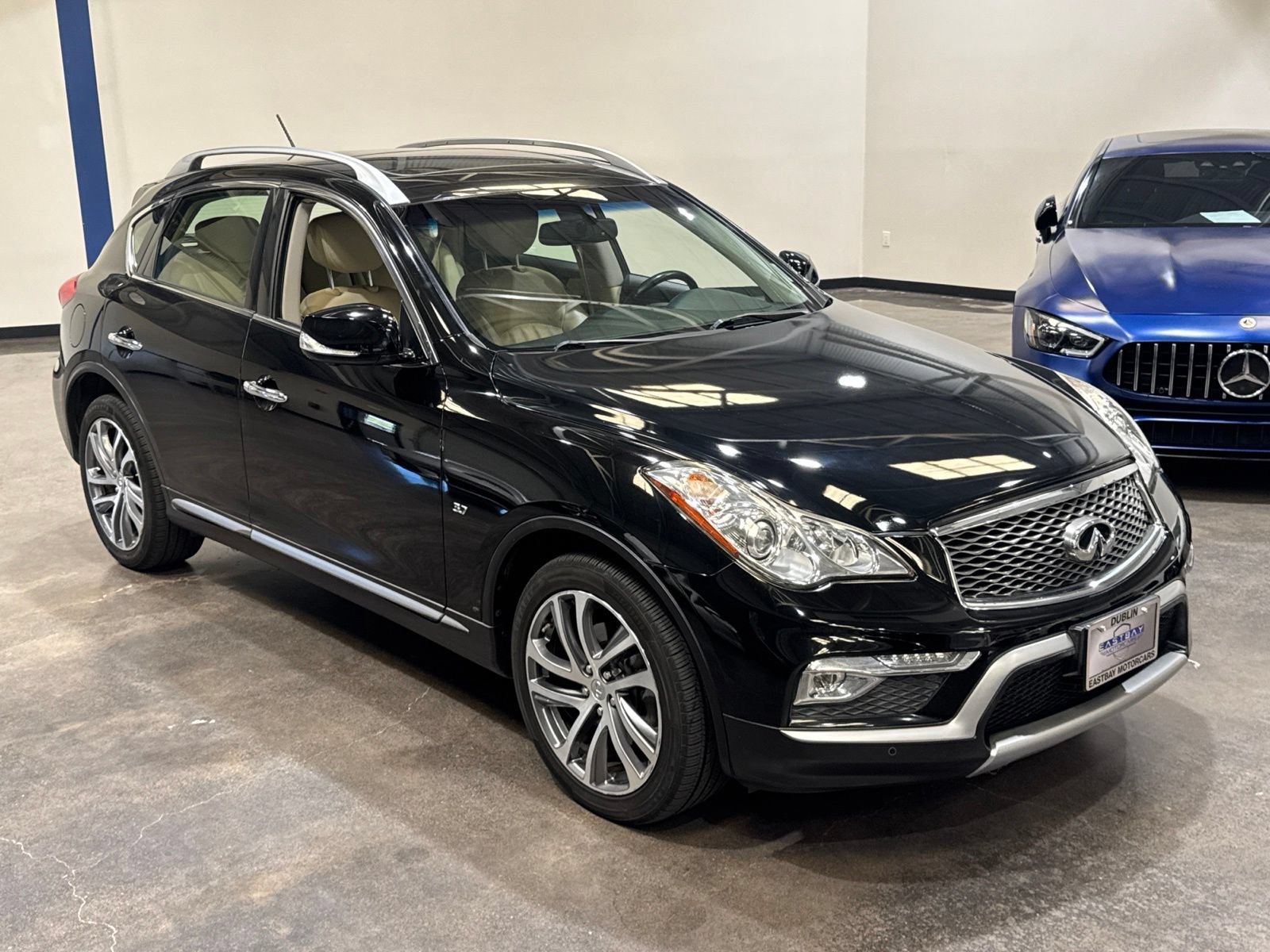 Used 2017 INFINITI QX50 AWD w/ Premium Plus Package image 5