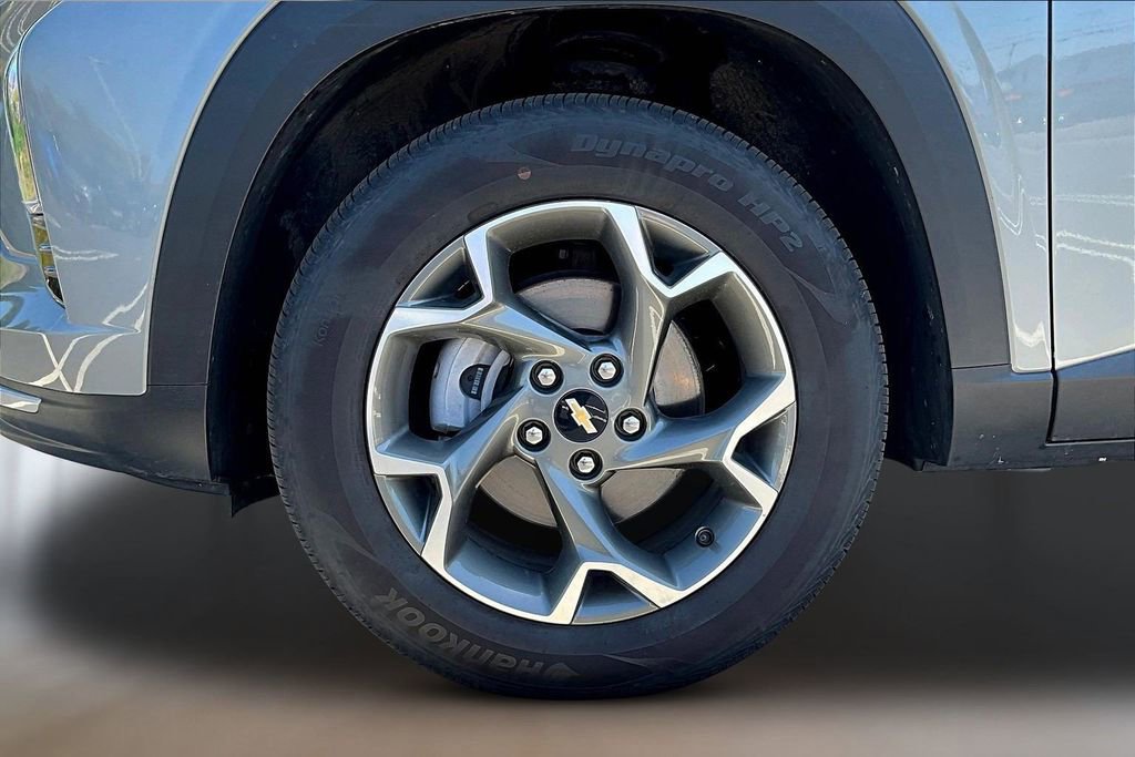 Used 2025 Chevrolet Trax LT FWD image 30