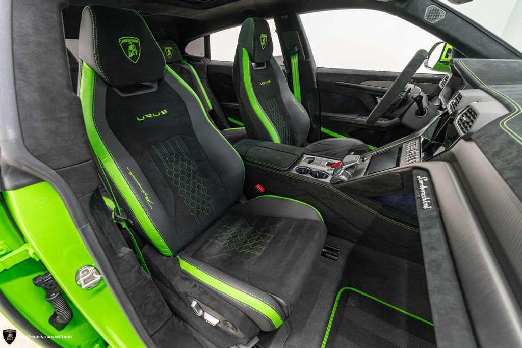 Used 2024 Lamborghini Urus Performante AWD/4WD image 24