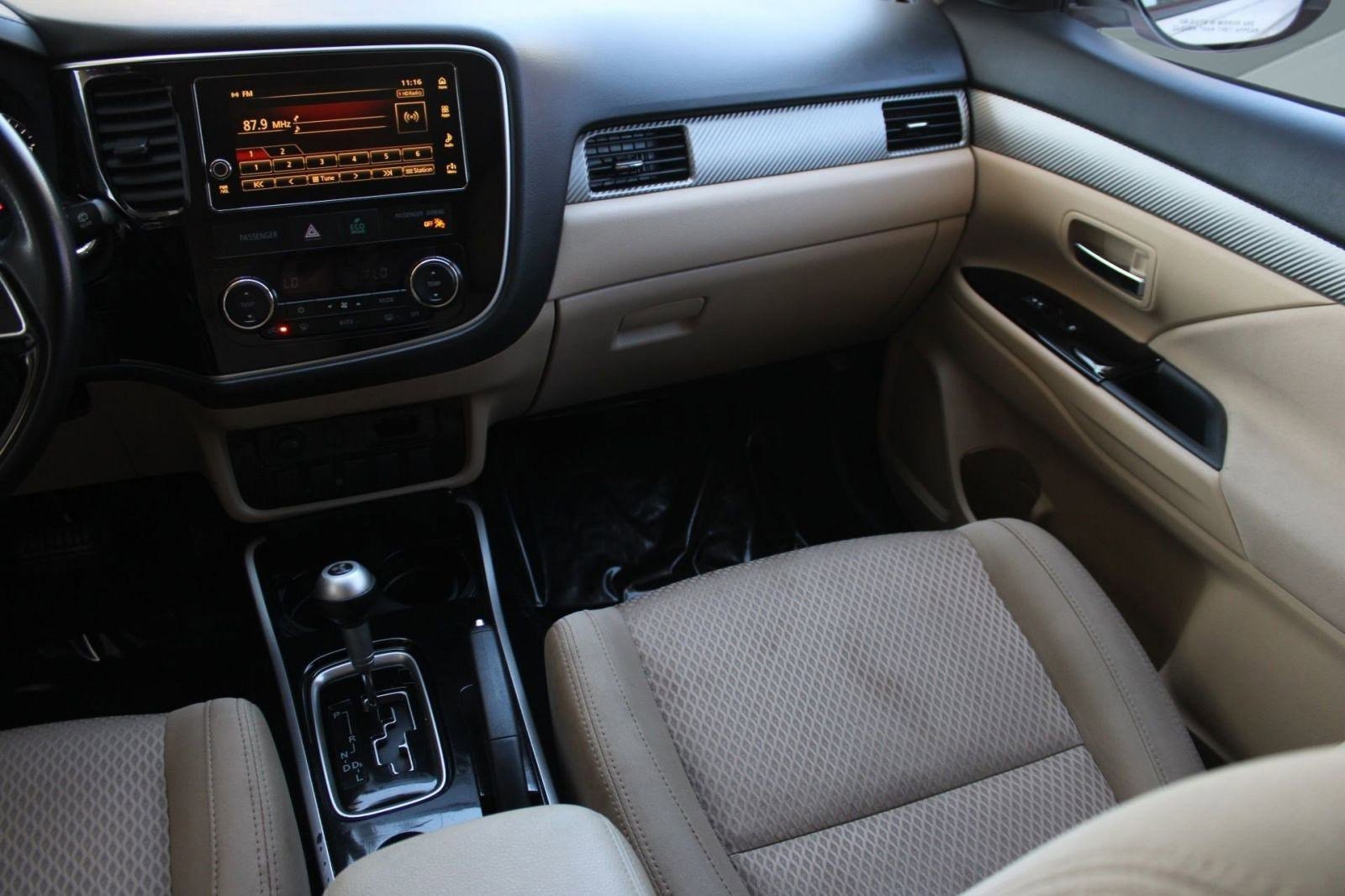 Used 2017 Mitsubishi Outlander SE image 28