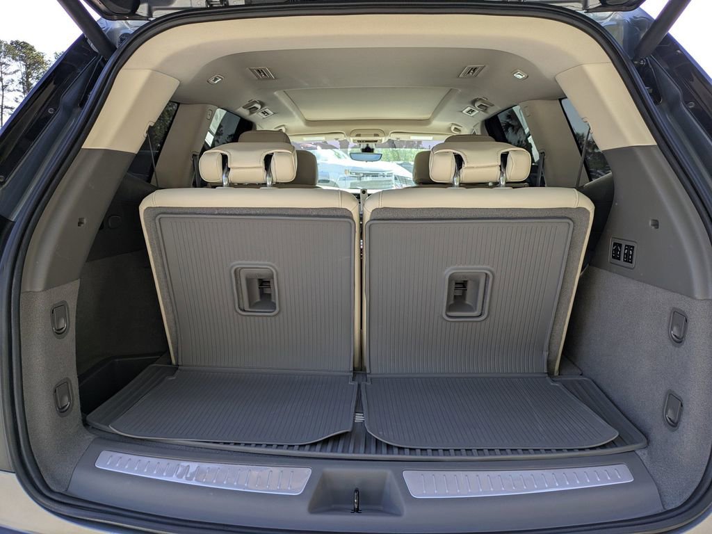 Used 2022 Cadillac XT6 Premium Luxury w/ Technology Package FWD image 13