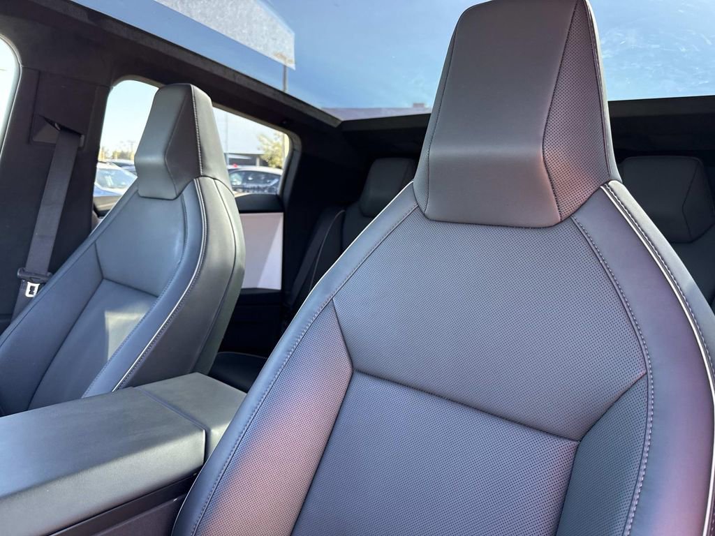 Used 2024 Tesla Cybertruck AWD Crew Cab image 25