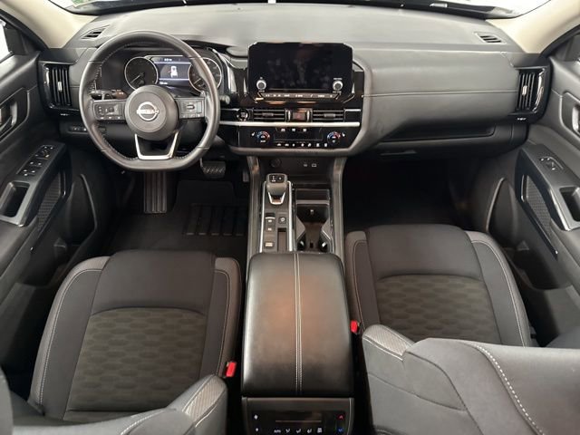 Used 2025 Nissan Pathfinder SV w/ SV Premium Package image 20