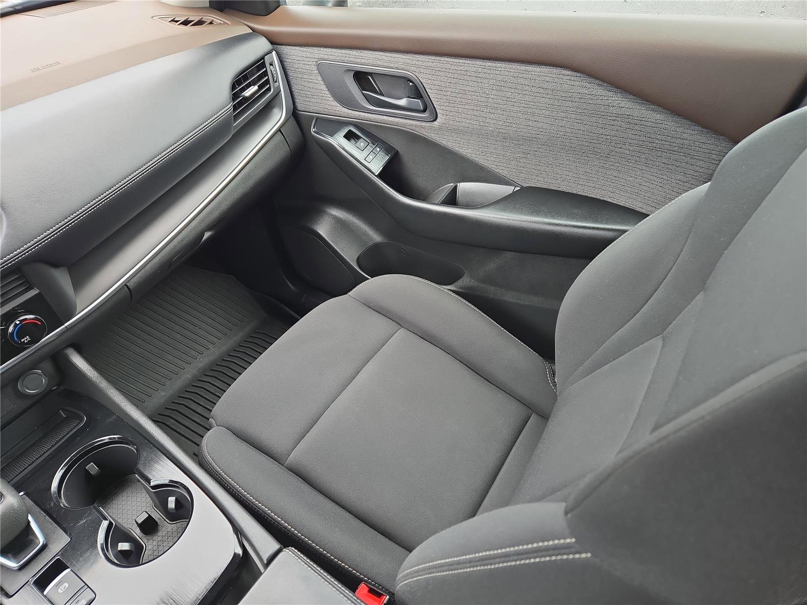 Used 2023 Nissan Rogue S FWD image 18