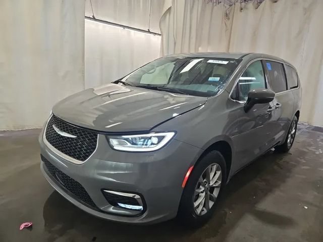 Used 2023 Chrysler Pacifica Touring-L AWD/4WD image 1