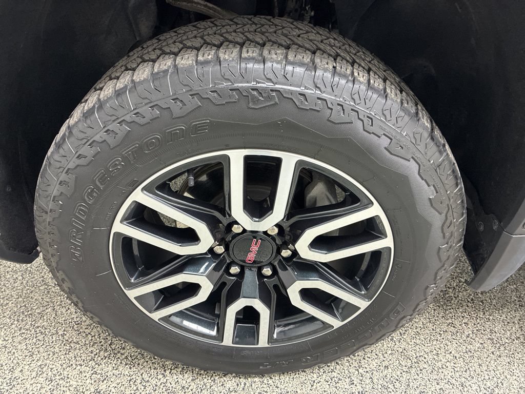 Used 2024 GMC Sierra 1500 AT4 w/ Technology Package AWD/4WD image 12
