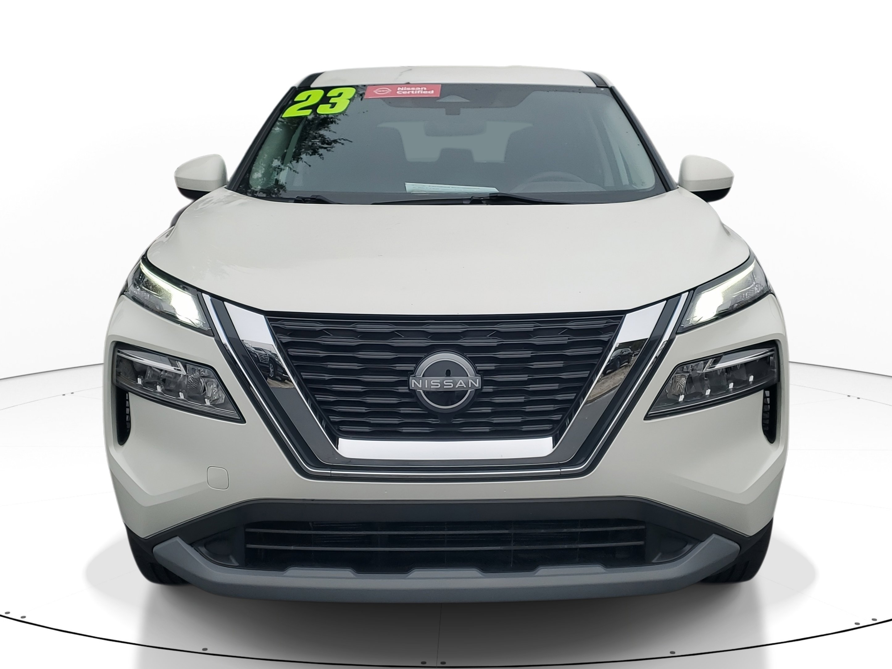 Used 2023 Nissan Rogue SV image 2