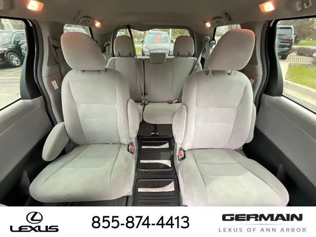 Used 2017 Toyota Sienna L image 16