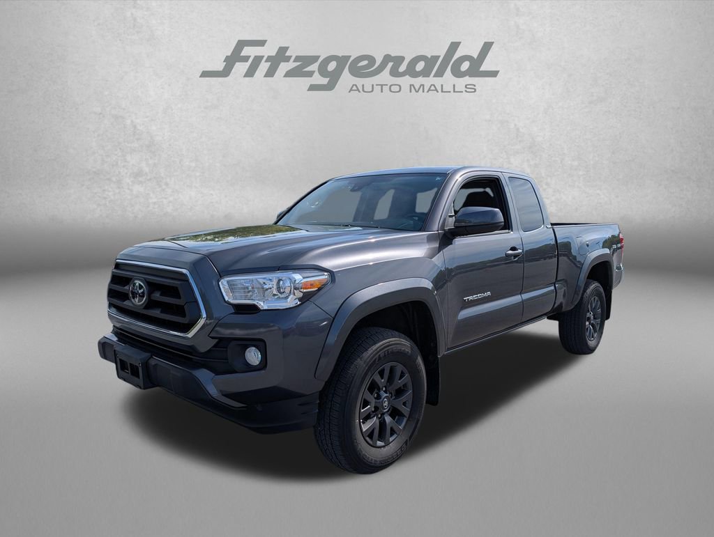 Used 2022 Toyota Tacoma SR5 w/ SR5 Appearance Package (SM) AWD/4WD image 2