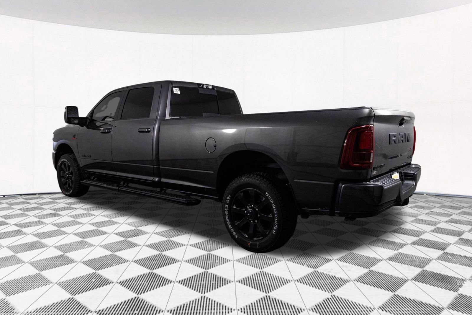 Used 2025 RAM 3500 Laramie AWD/4WD image 11