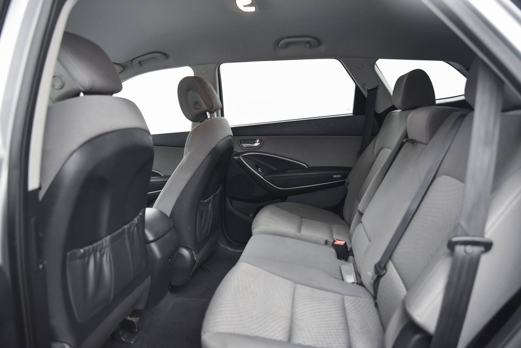 Used 2017 Hyundai Santa Fe SE image 11