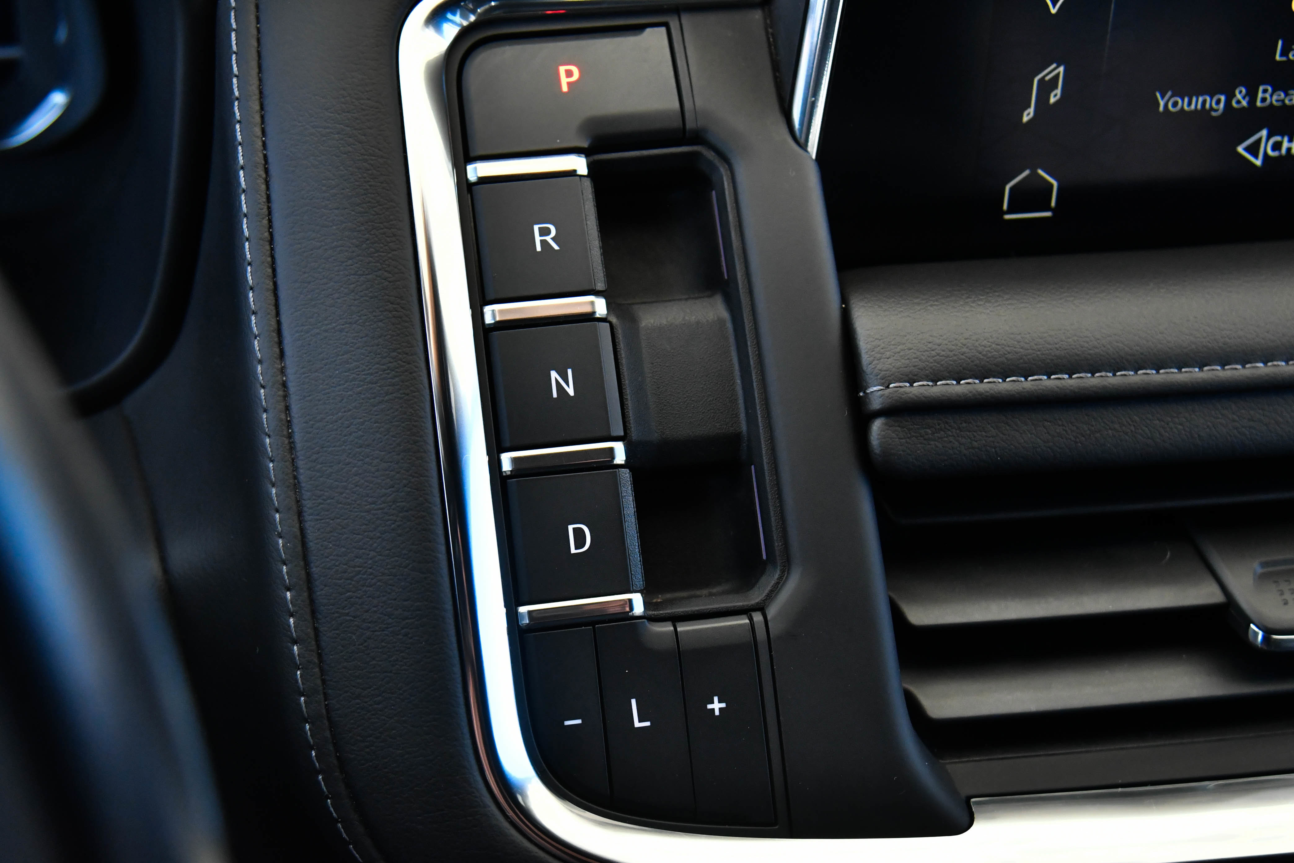 Used 2023 GMC Yukon XL SLE RWD image 30