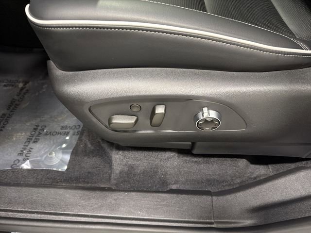 Certified 2025 Buick Enclave Avenir image 24