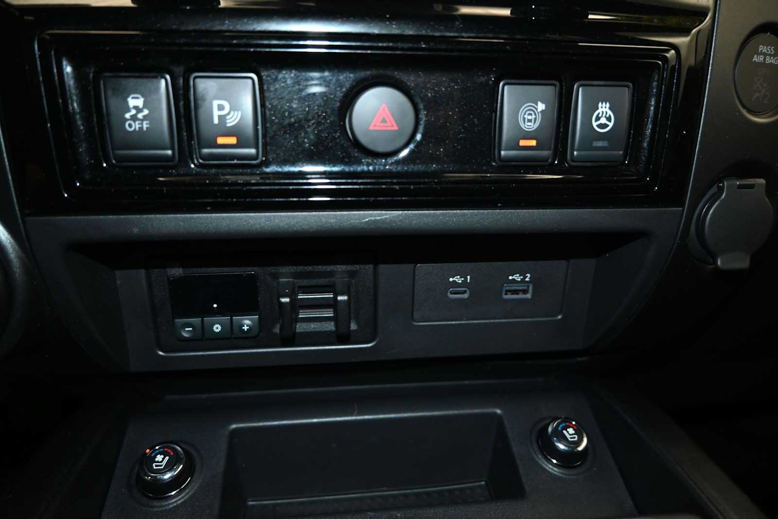 Used 2024 Nissan Titan PRO-4X w/ Pro-4x Convenience Package AWD/4WD image 14