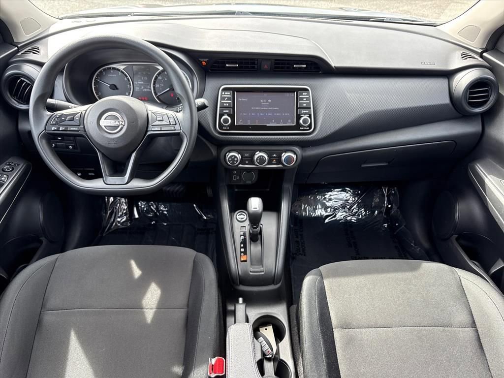 Used 2025 Nissan Kicks Play S FWD image 6