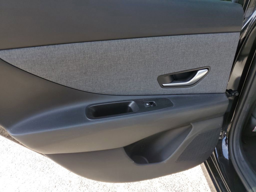 Used 2023 Hyundai Elantra Limited FWD image 14