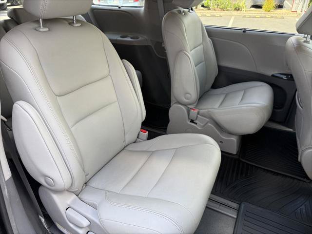 Certified 2019 Toyota Sienna XLE w/ XLE Navigation Package AWD/4WD image 19