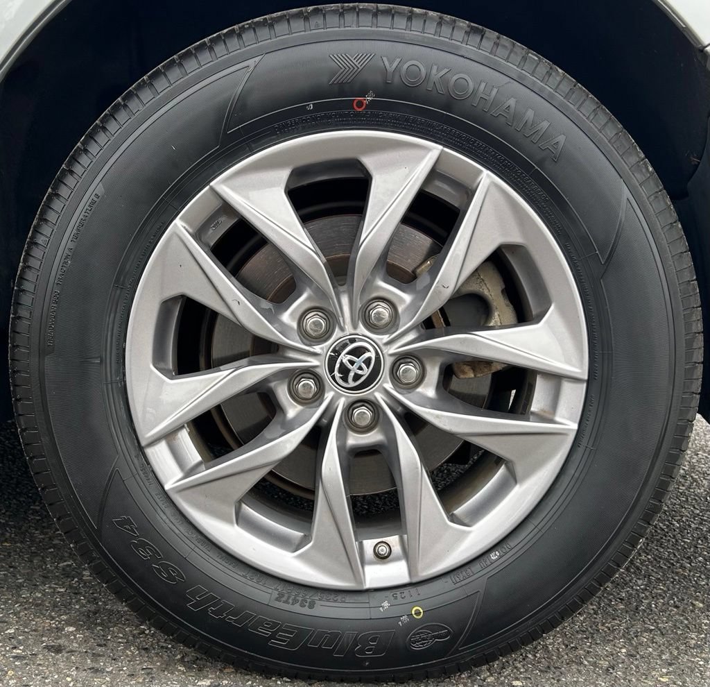 Certified 2022 Toyota Sienna XLE w/ XLE Plus Package FWD image 30