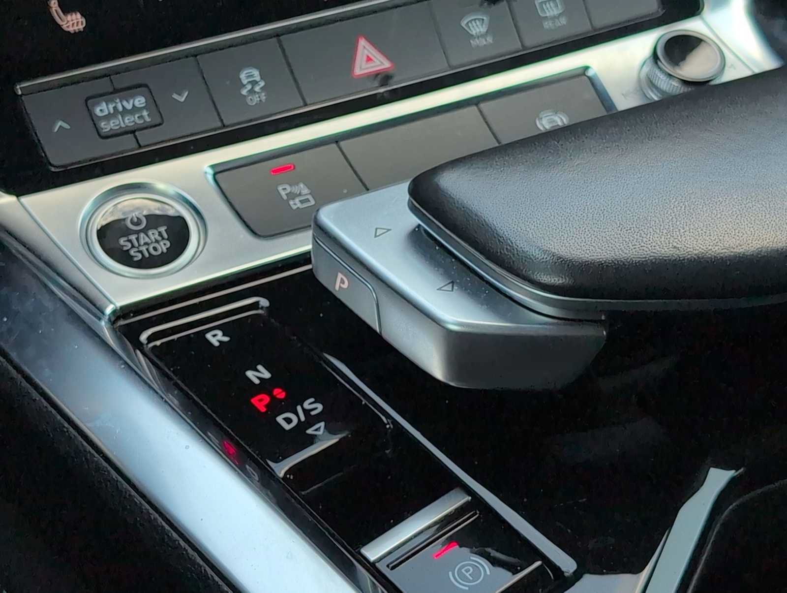 Used 2022 Audi e-tron Premium w/ Convenience Plus Package AWD/4WD image 30
