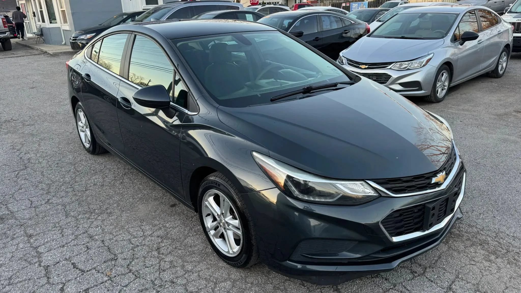 Used 2017 Chevrolet Cruze LT w/ Convenience Package FWD image 7