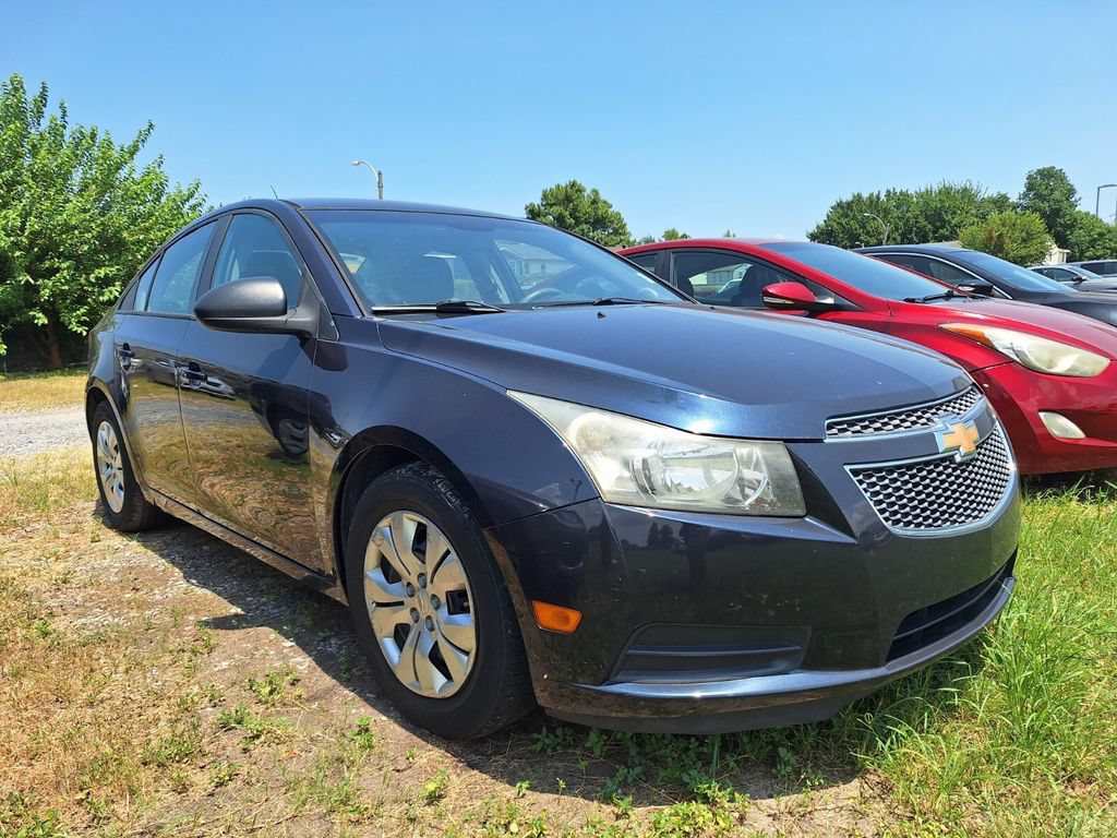 Used 2014 Chevrolet Cruze LS FWD image 3