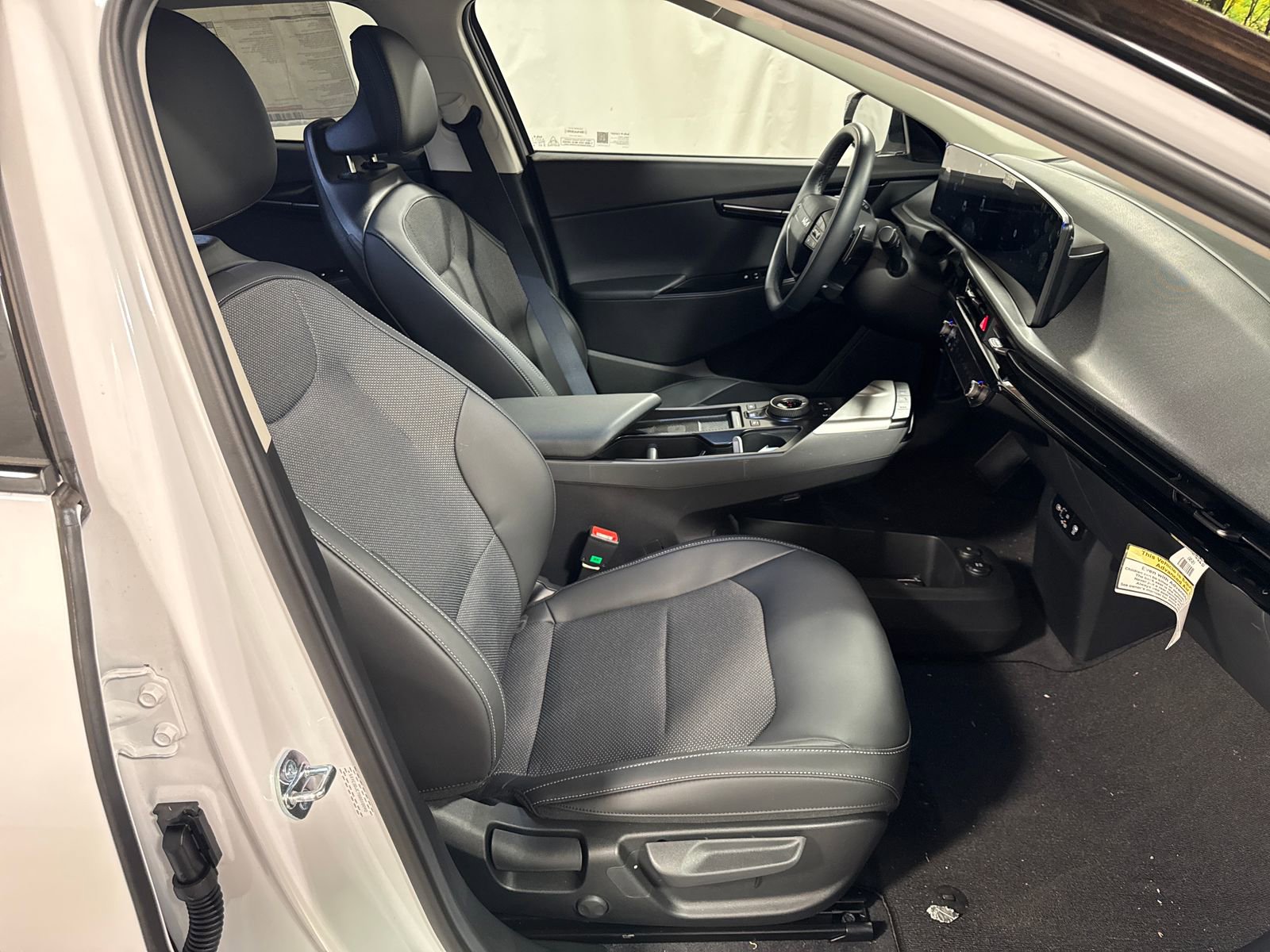 New 2025 Kia EV6 Light w/ Light LR Technology Package AWD/4WD image 23