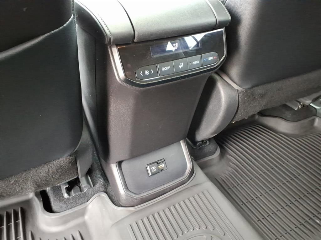 Certified 2021 Toyota Highlander XLE AWD/4WD image 15