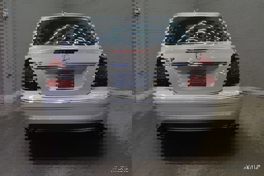 Used 2009 Mercedes-Benz E 550 Sedan image 35