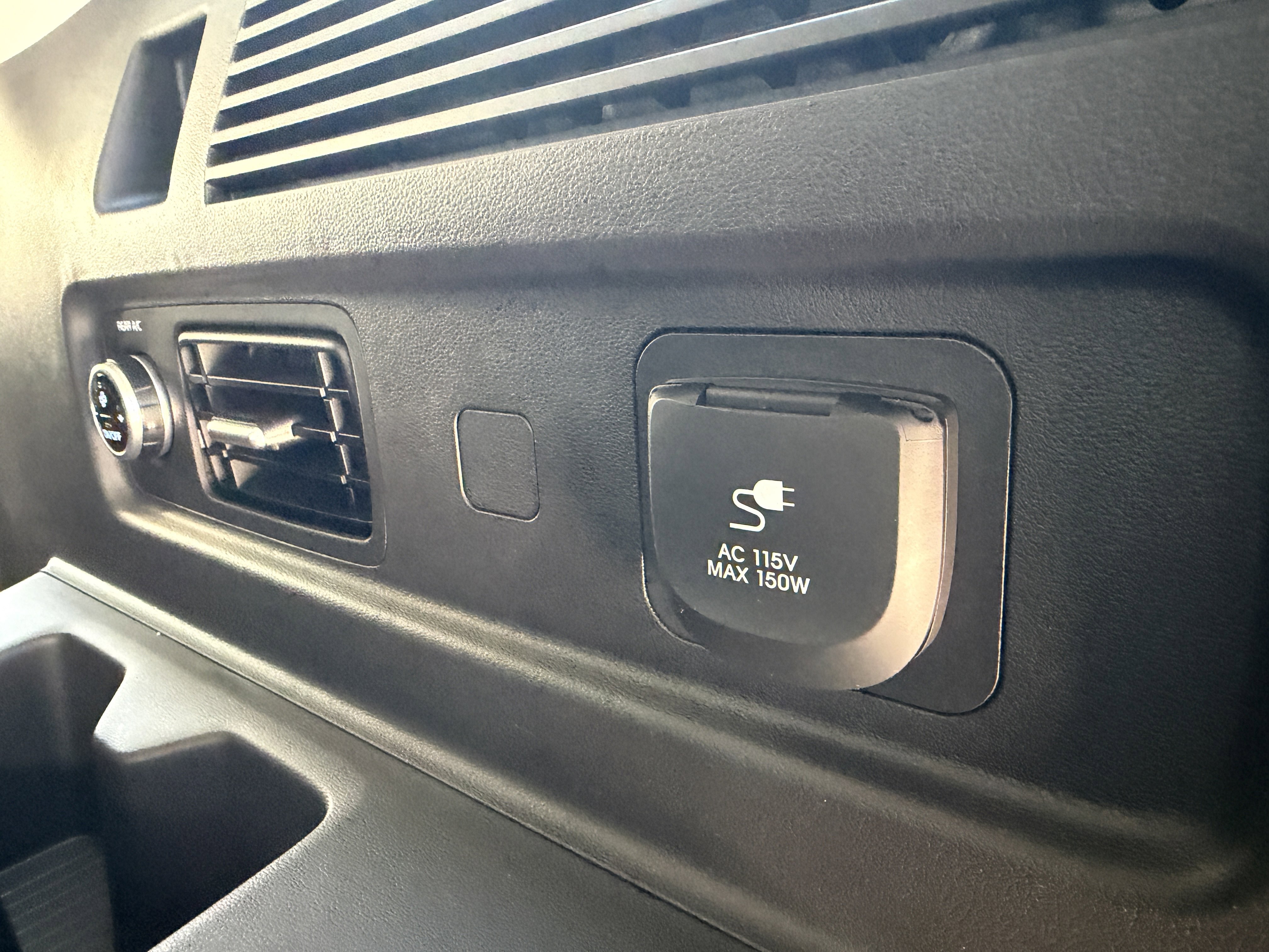 Used 2025 Hyundai Santa Fe XRT image 13