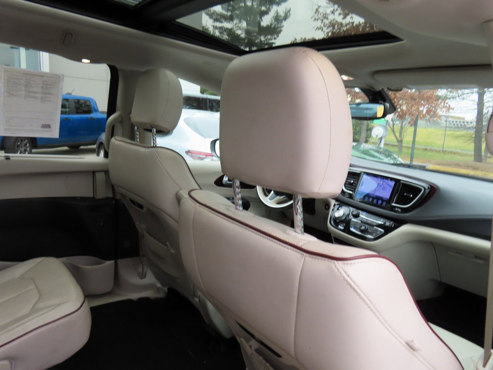 Used 2017 Chrysler Pacifica Limited image 35